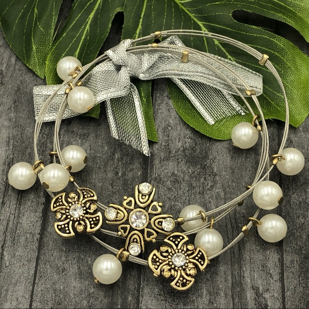 🌼 Illusion Wire Greek Cross Bangle Set